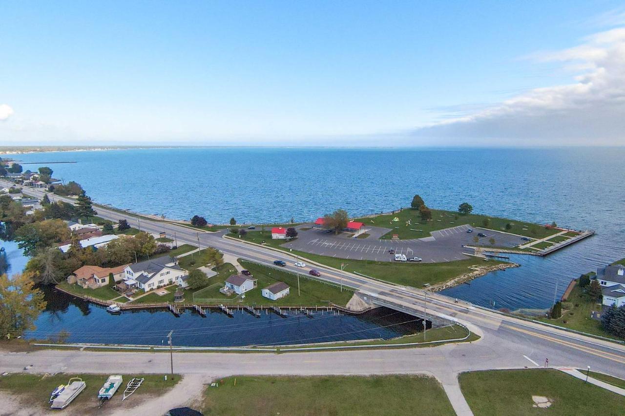 Cozy Tawas City Home With Views Of Lake Huron! Екстериор снимка